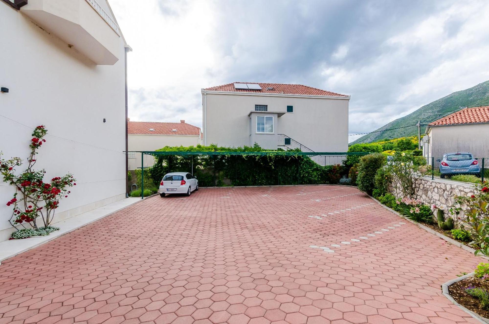 Key Apartment *